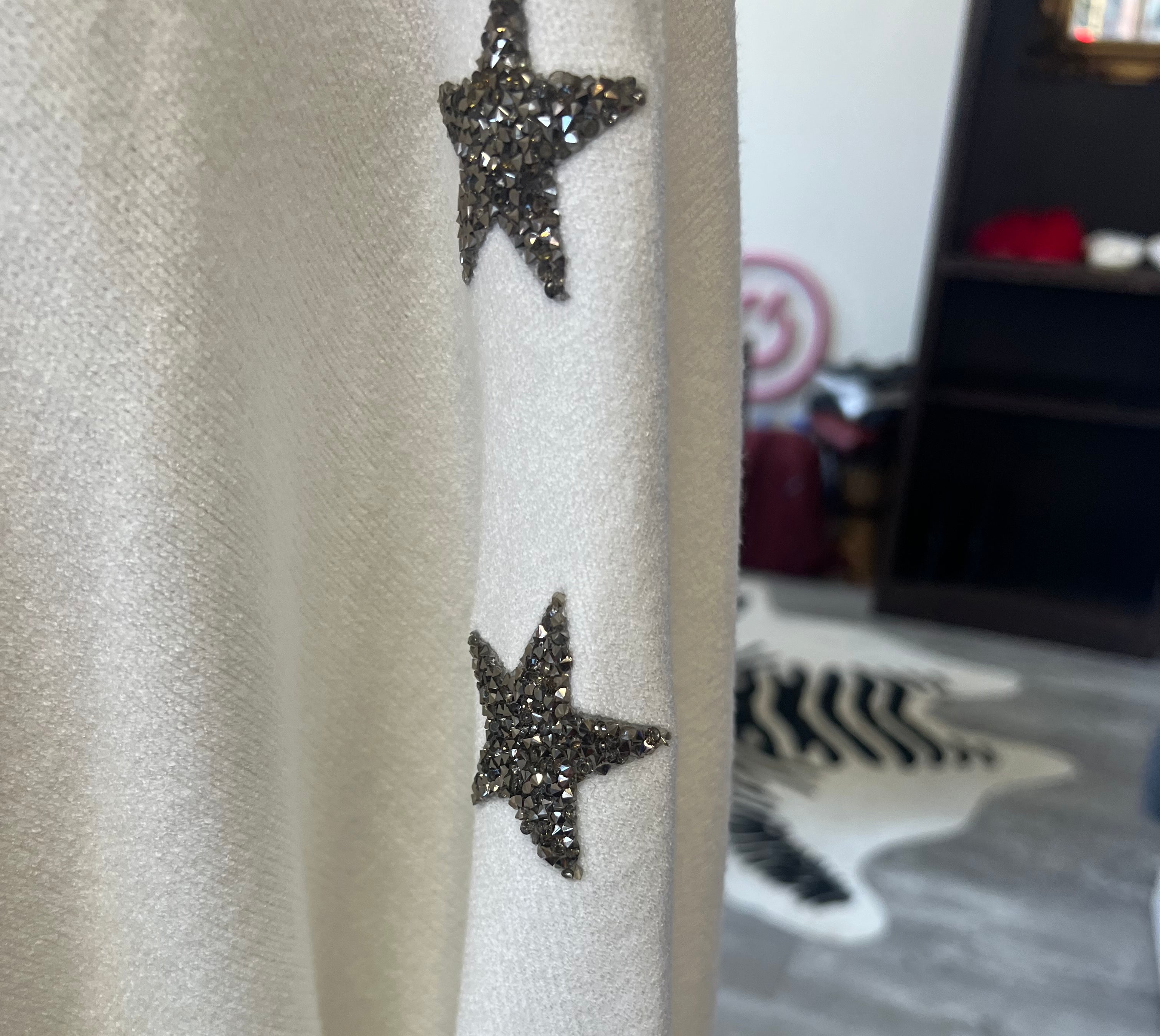 STAR DETAIL ON SCANDAL ITALY OLIVIA SWEATER 