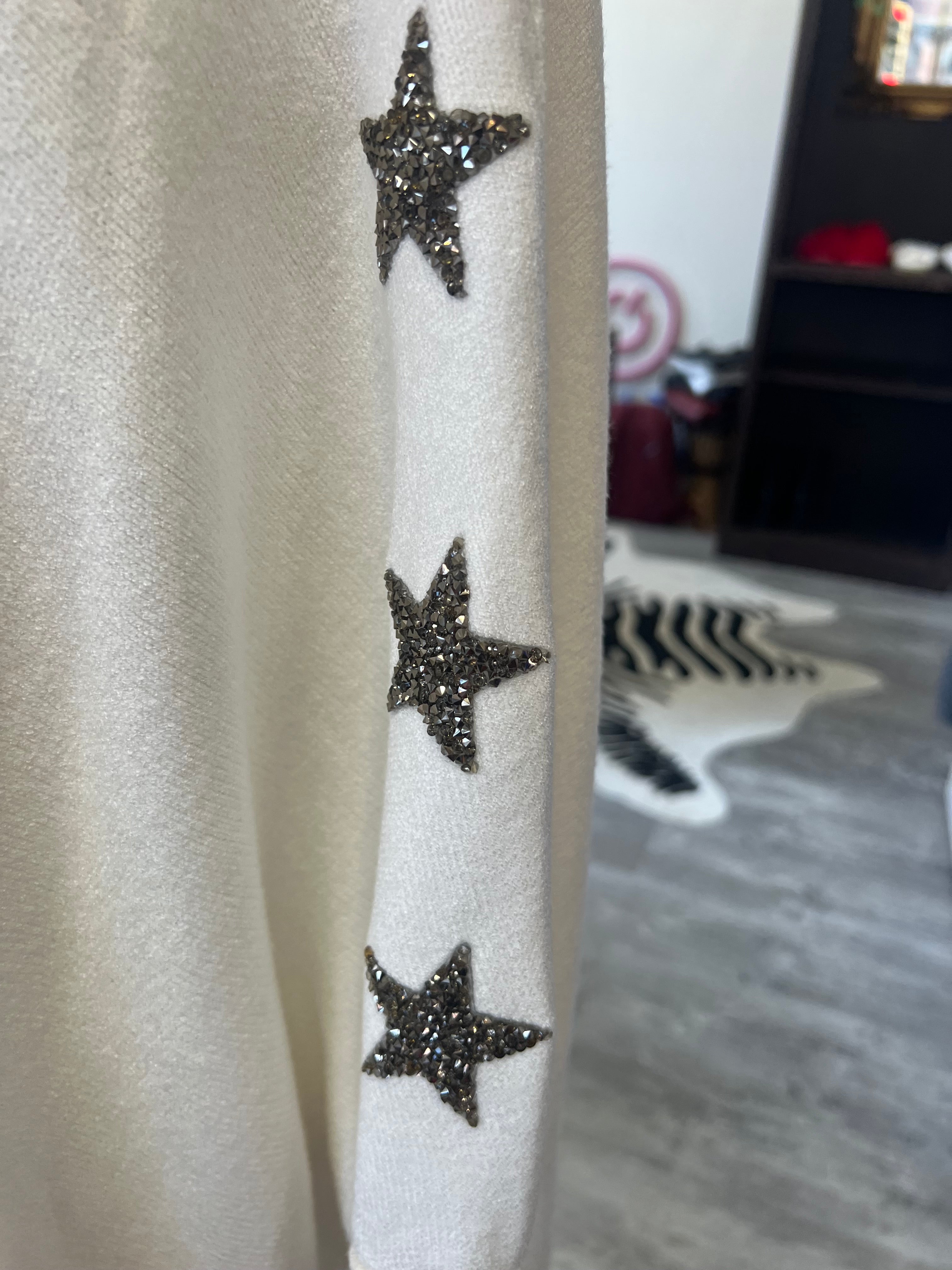 STAR DETAIL ON SCANDAL ITALY OLIVIA SWEATER