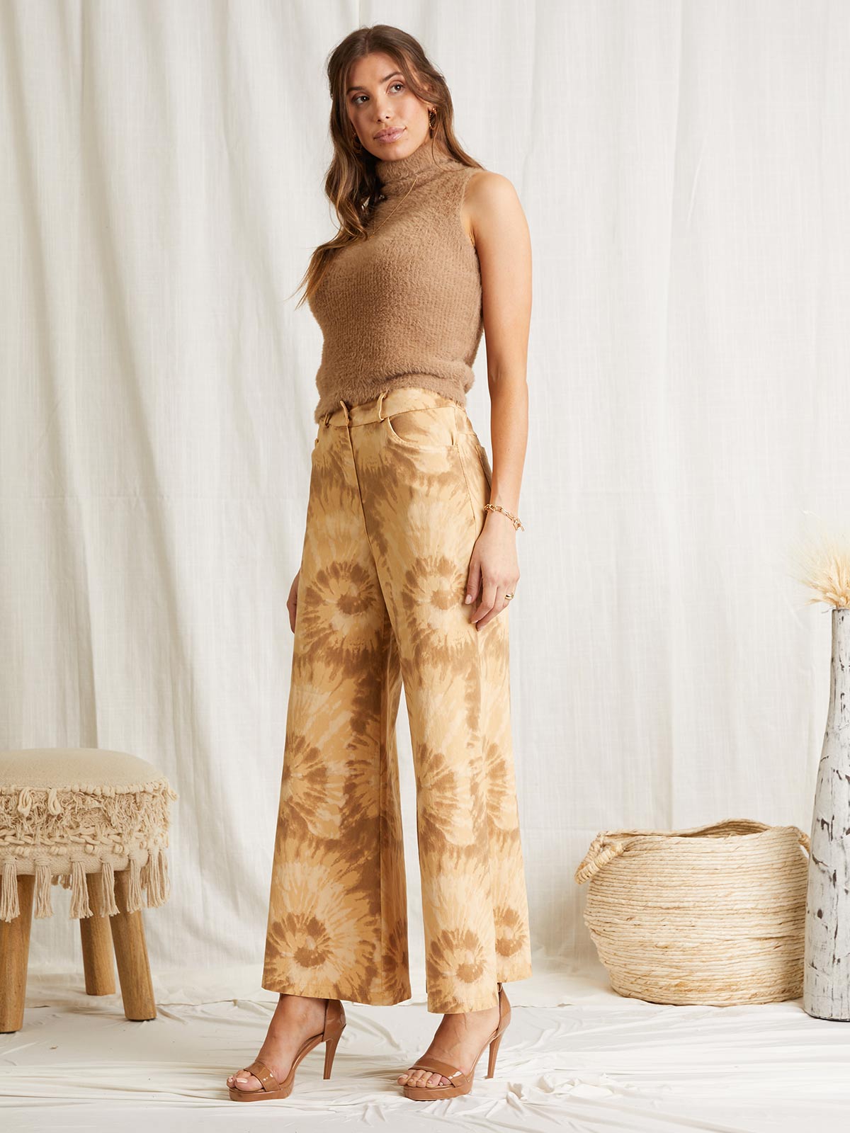 HAYDEN SLEEVELESS TURTLENECK IN CARAMEL BY SCANDAL ITALY