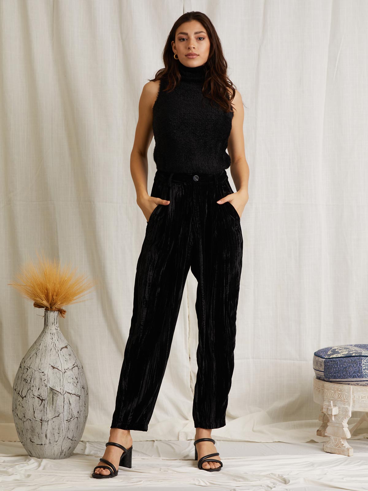 HAYDEN SLEEVELESS TURTLENECK IN BLACK BY SCANDAL ITALY