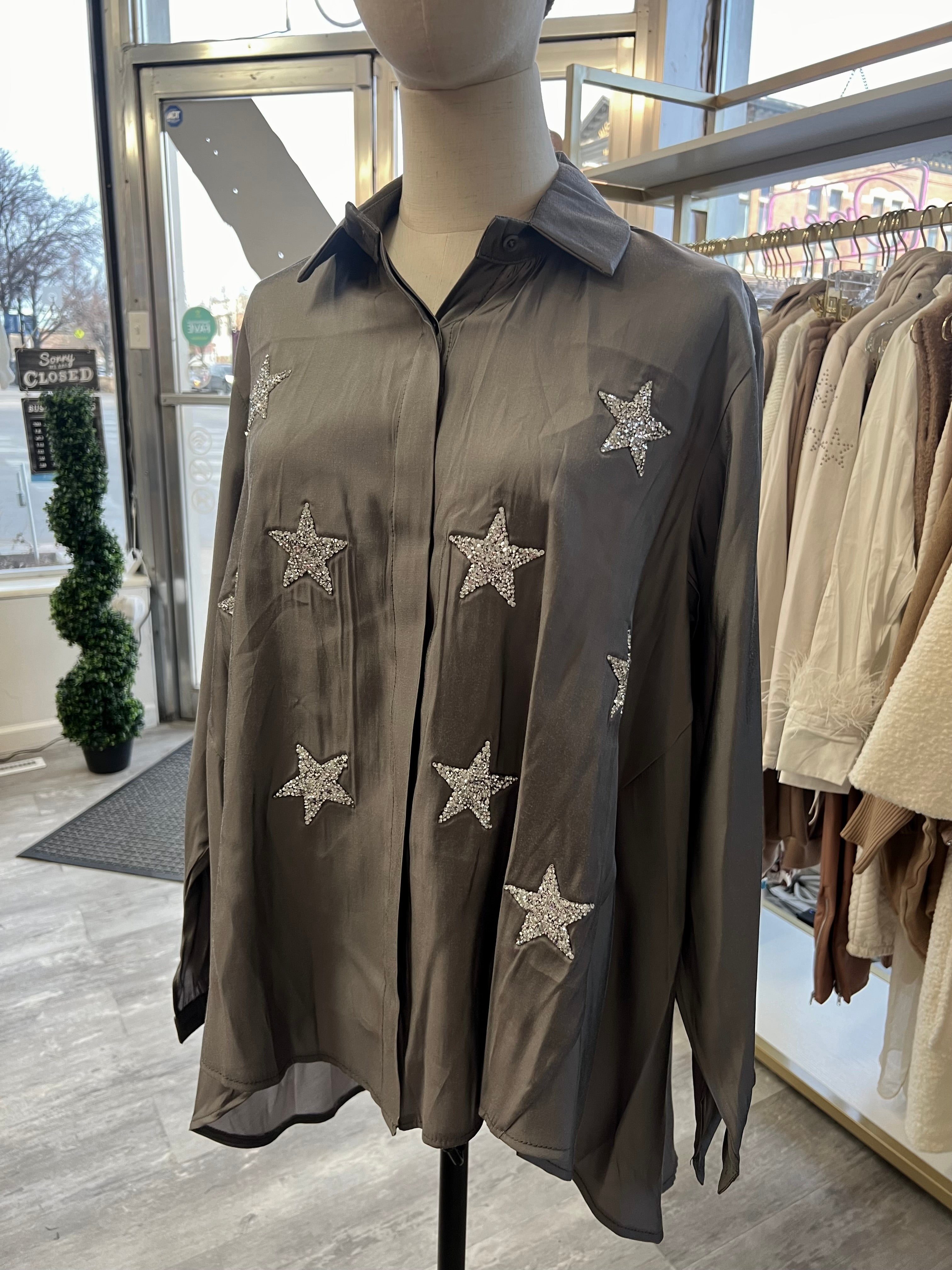 SCANDAL ITALY MORITZ SHIRT IN GREY WITH STAR DETAIL