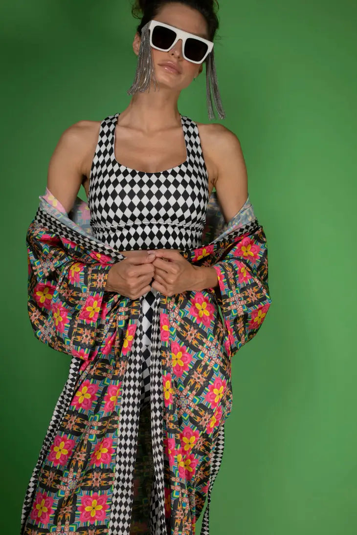 QUEEN BLACK AND WHITE LONGLINE SPORTS BRA