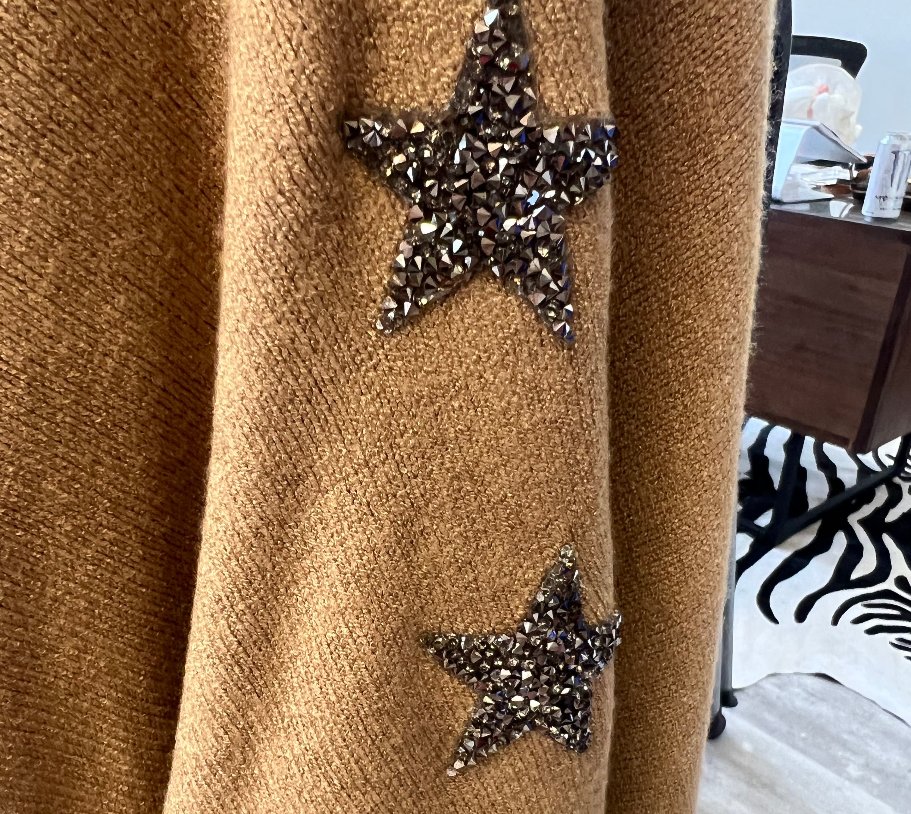 STAR DETAIL ON SCANDAL ITALY OLIVIA SWEATER  IN CARAMEL