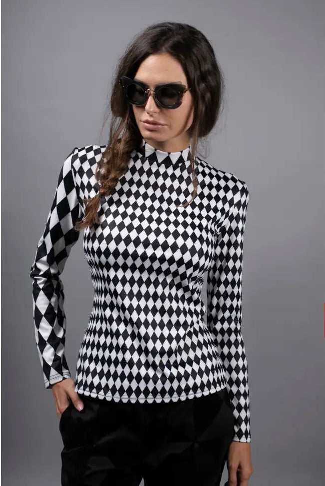 QUEEN CHECKERED BLACK AND WHITE LONGSLEEVE MOCK TURTLENECK